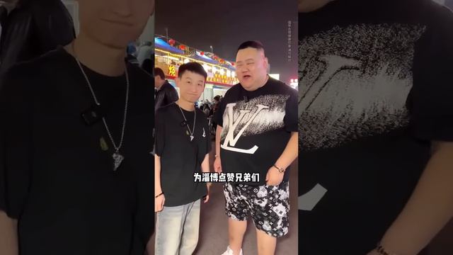花600元挑戰上海頂級海鮮自助！ 拳頭大的海膽個個肉質肥美，帝王蟹腿大口嗦吃真滿足！【櫻木花胖】 смотреть онлайн