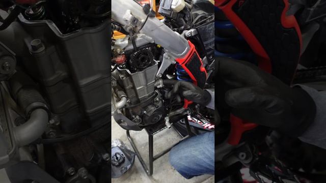How To Shim Valves On 4 Stroke Dirt Bike.