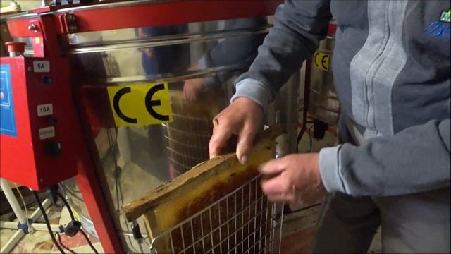 Медогонка 6 касетная Элект - кая Оборотная Автомат. Особенности перестройки на узко - высокую рамк смотреть онлайн