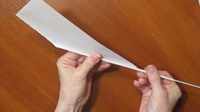 Мастер класс. Как крутить трубочки из газет. Корзинка из газетных трубочек.Поделки из газет. смотреть онлайн