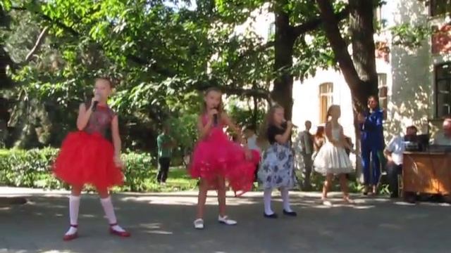 Мы маленькие звезды (фрагмент) смотреть онлайн