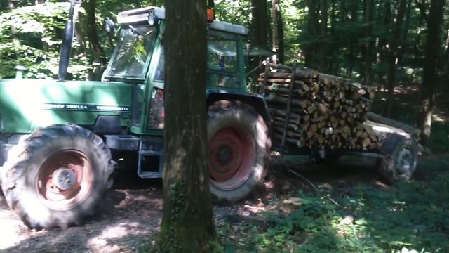 Fendt 308lsa i sumska prikolica u brdu смотреть онлайн