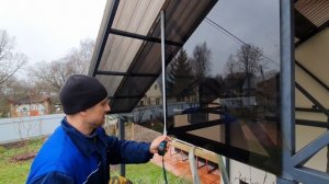 Закрываем торец навеса монолитным поликарбонатом