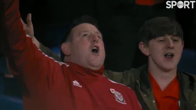 SPINE-TINGLING! ??????? Dafydd Iwan belts out Yma o Hyd before Wales vs Austria! смотреть онлайн