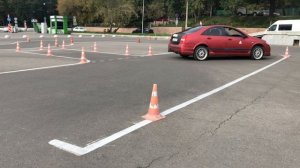 Упражнение на автодроме: Въезд в гараж