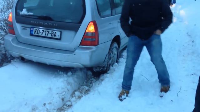 Subaru forester vs mitsubishi pajero io snow смотреть онлайн