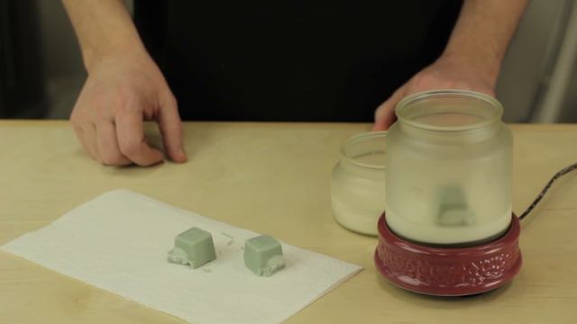 How to Melt Old Candles to Make New Candles : Basic Candle Making смотреть онлайн