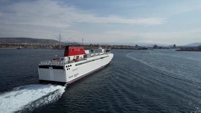 Golden Princess x Gotlandia II - Golden Star Ferries first arrival in Piraeus port drone video смотреть онлайн