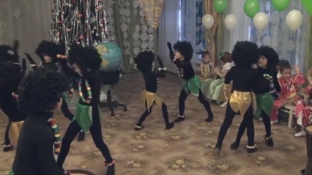 Сборник Новогодних игр и танцев в детском саду/ Новогодний утренник смотреть онлайн