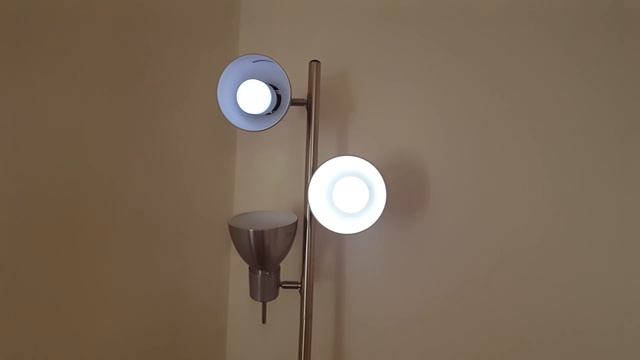 Lifx White 800 vs Colour 1000 White smart light bulb смотреть онлайн
