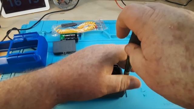HoldPeak HP 90 True RMS Multimeter Review & Teardown смотреть онлайн