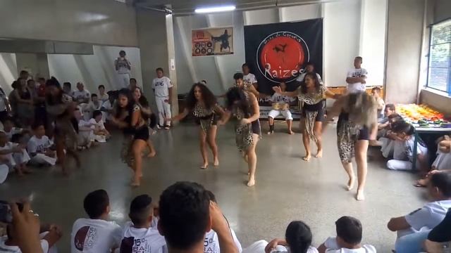 Grupo de capoeira raizes "dança afro" batizado e troca de cordas 2017 смотреть онлайн