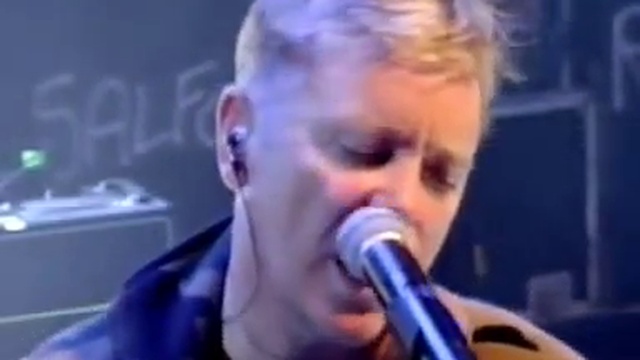 New Order - Love Will Tear Us Apart (Tribute to Ian Curtis) [Live Rio 2006] смотреть онлайн