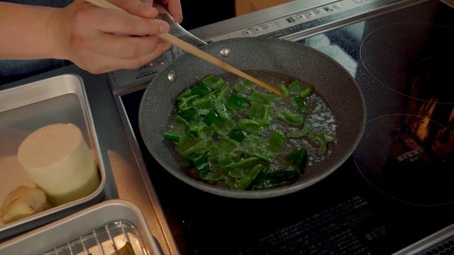 【味しみジュワっと最高】「なすとピーマンの揚げびたし」作りました