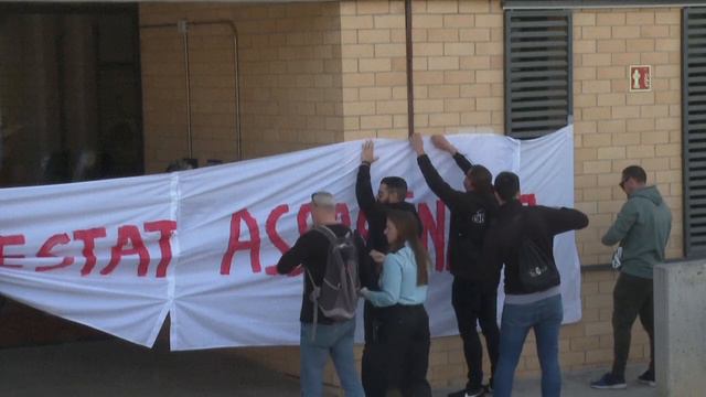 Daniel Alves deposita fiança e vai poder deixar a prisão | AFP смотреть онлайн