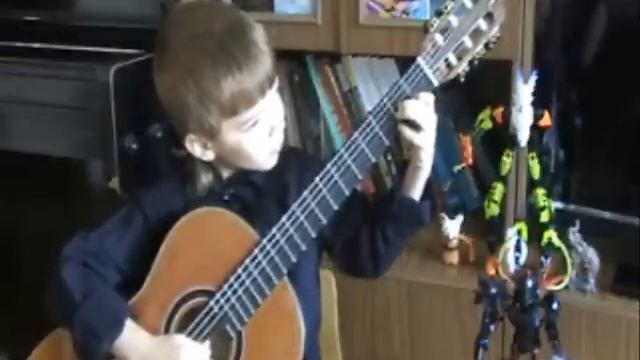 Mikhail Likhachev (6 old) - "A star has fallen from the sky" by V. Kozlov смотреть онлайн