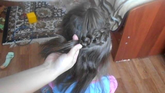 ОЧЕНЬ ПРОСТАЯ И КРАСИВАЯ ПОВСЕДНЕВНАЯ ПРИЧЕСКА ДЛЯ СРЕДНИХ И ДЛИННЫХ ВОЛОС! смотреть онлайн