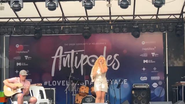 Min Epimeneis (Μην Επιμένεις) by Aggeliki Iliadi - LIVE Cover by Zoe Tracas смотреть онлайн