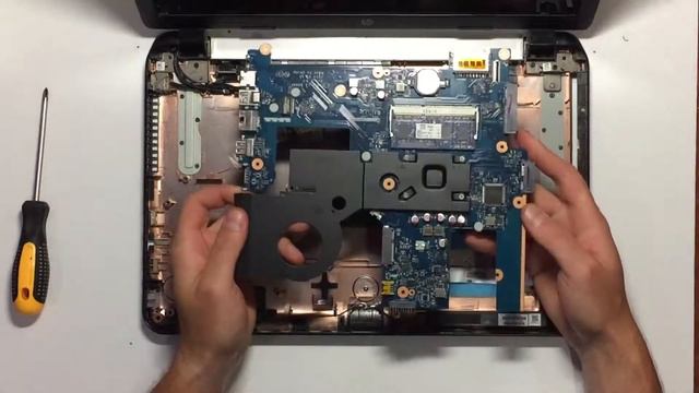 Разборка HP 15, замена или добавление ОЗУ и установка HDD (SSD) смотреть онлайн