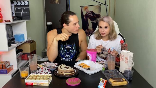 10000 калорий ЗА ОДИН РАЗ challenge кто победил? (роллы, мороженое и другие сладости) смотреть онлайн