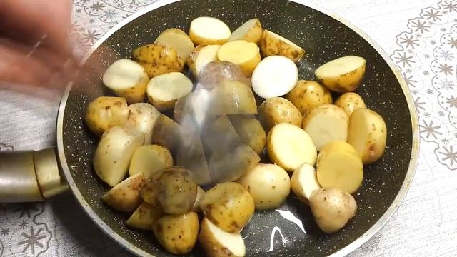 Молодая картошка в кожуре с чесноком и укропом. Готовим без заморочек. смотреть онлайн