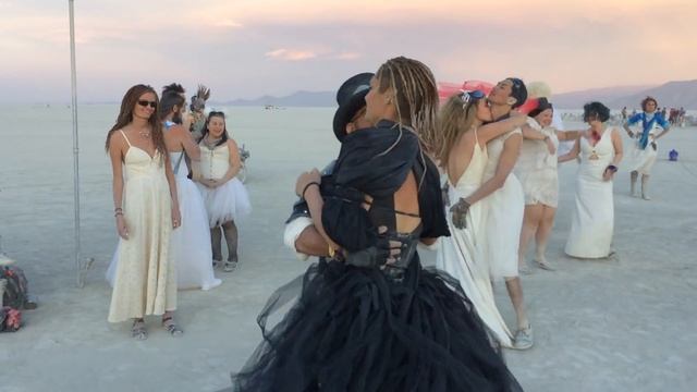 Первый танец в пустыне (Burning Man 2017) смотреть онлайн