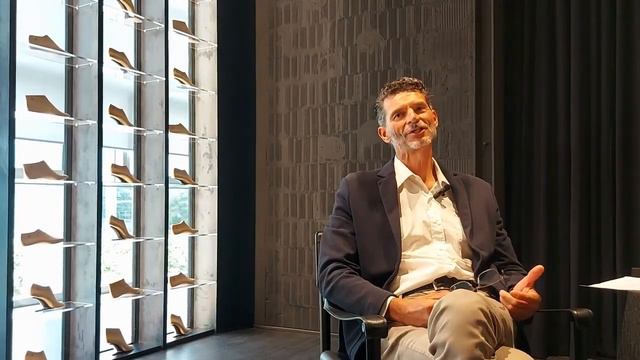 Digitization: interview with Riccardo Sciutto, Sergio Rossi CEO смотреть онлайн