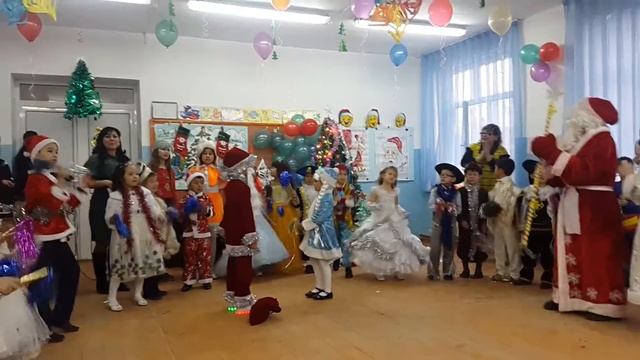 Зарина Курбанова песьня новогодняя. 1"б,, класс смотреть онлайн