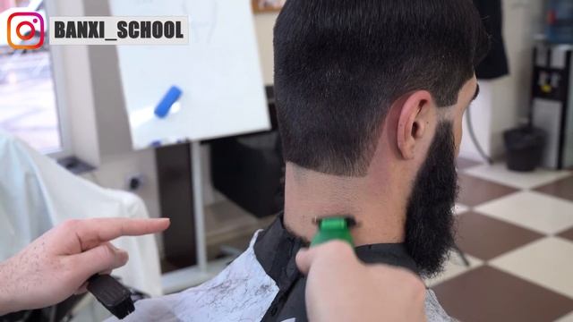 Классическая стрижка с taper fade / как сводить с нуля смотреть онлайн