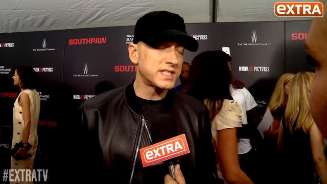 Eminem Gets Interview-Crashed by 50 Cent: 'Who Is This Guy?' смотреть онлайн