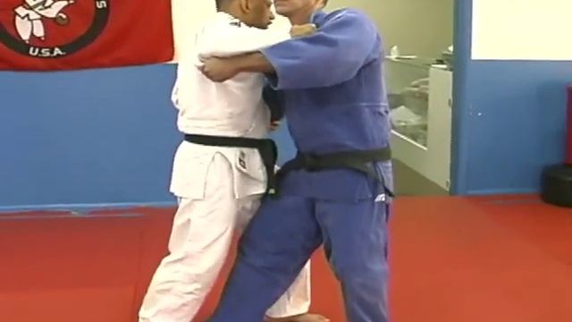 Judo Lessons for Beginners : How to Do a Hook to the Side Throw смотреть онлайн