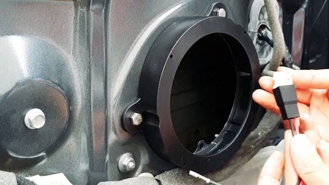 INSTALLER UN CAISSON DE BASSES SOI-MÊME Focal Ibus 2.1 megane 3 RS & GT смотреть онлайн