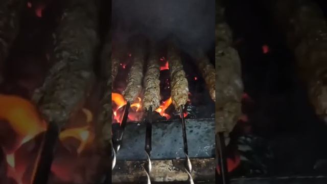 Приготовление Люля-кебаб из говядины / Beef kebab смотреть онлайн