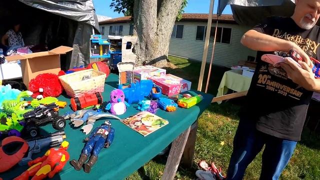 THIS WAS A WILD DAY OF GARAGE SALE HUNTING смотреть онлайн