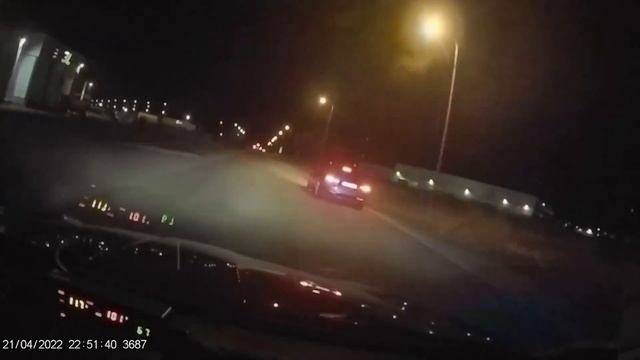 БУДЬ ЗАМЕТНЫМ! Зачем пешеходу светоотражатель и что будет за нарушение правил его ношения смотреть онлайн