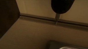 Сборка мебели. Крепление плинтуса к столешнице.