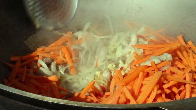 КУЛЕШ (кулиш ) в КАЗАНЕ. Рецепт жидкой каши из пшённой крупы и сала. ENG SUB смотреть онлайн