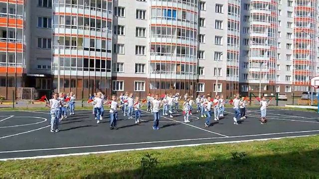 Флешмоб День Российского Флага. Красноярск, 83 смотреть онлайн