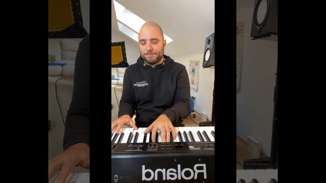 Piano for Producers Harmonizing a Vocal sample with saucy chords смотреть онлайн