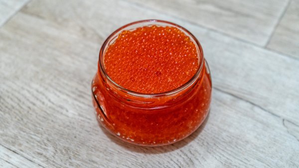 Засолка красной икры форели (Подробный рецепт в описании)