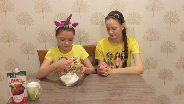 ЧИЗКЕЙК С КЛУБНИЧНЫМ ДЖЕМОМ смотреть онлайн