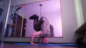 КАК НАУЧИТЬСЯ СТОЯТЬ НА ГОЛОВЕ? ОБУЧАЛКА СТОЙКЕ НА ГОЛОВЕ С ПРОГРЕССИЕЙ! Бейк-данс обучение!