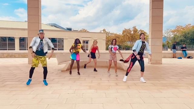 Shakira - Waka Waka (Samba Remix DJ Maksy) - ZUMBA FITNESS Choreo by Crisa @Shakira смотреть онлайн
