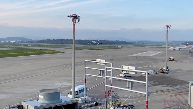 ZRH Planespotting - Emirates A380 at ZRH Zurich Airport Take Off смотреть онлайн