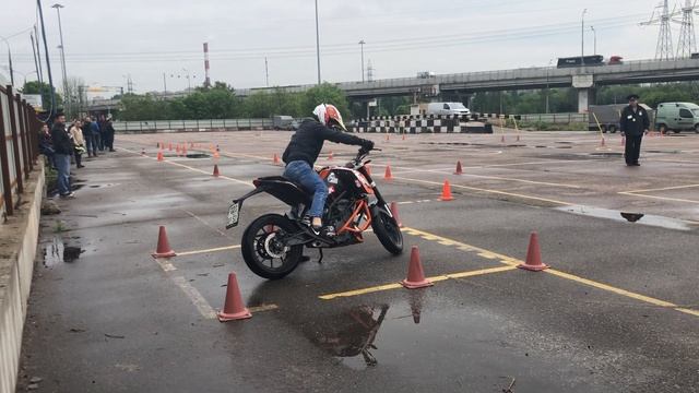 наезд на линию разметки. экзамен на категорию А смотреть онлайн