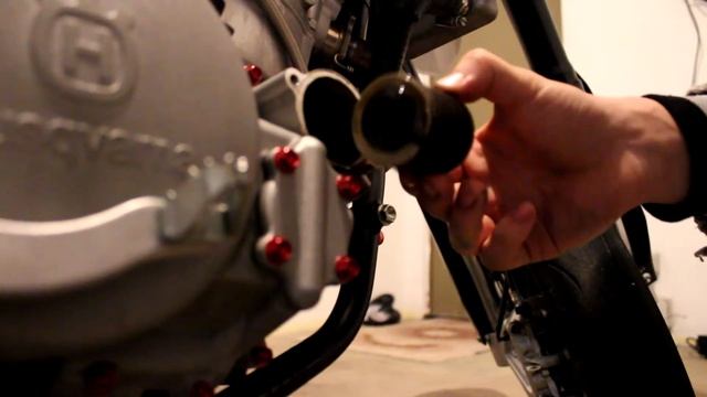 Supermoto Maintenance | Part 1 | Oil Change | Husqvarna 630 SMR смотреть онлайн