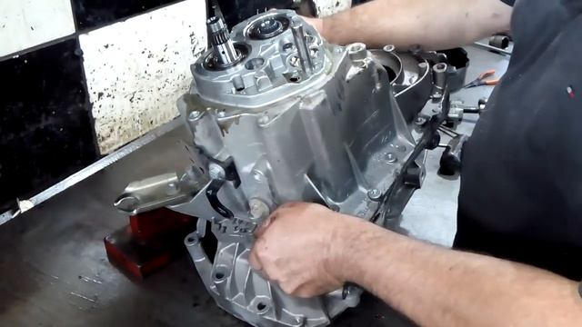 DESMONTANDO CAIXA RENAULT SANDEIRO LOGAN MEGANE DUSTER OROCH смотреть онлайн