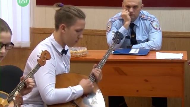 Предпраздничное утро в отделе МВД смотреть онлайн