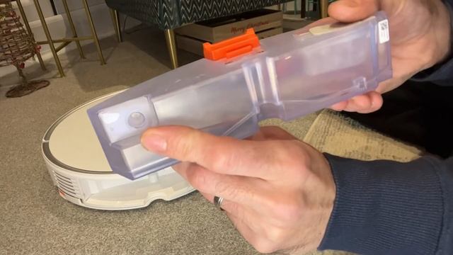 Roborock S7 Fitting / Removing The Water Tank