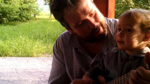 укулеле цыплята Анюта 2 года. ukulele "chickens" Ann 2 years old смотреть онлайн